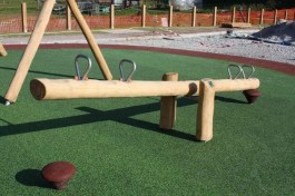 Bascule en bois de robinier